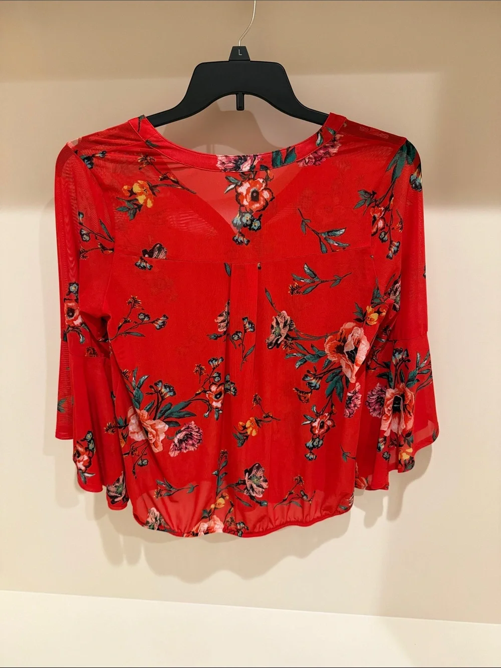 Red Floral V-Neck Buttoned Blouse - Picture 4 of 6